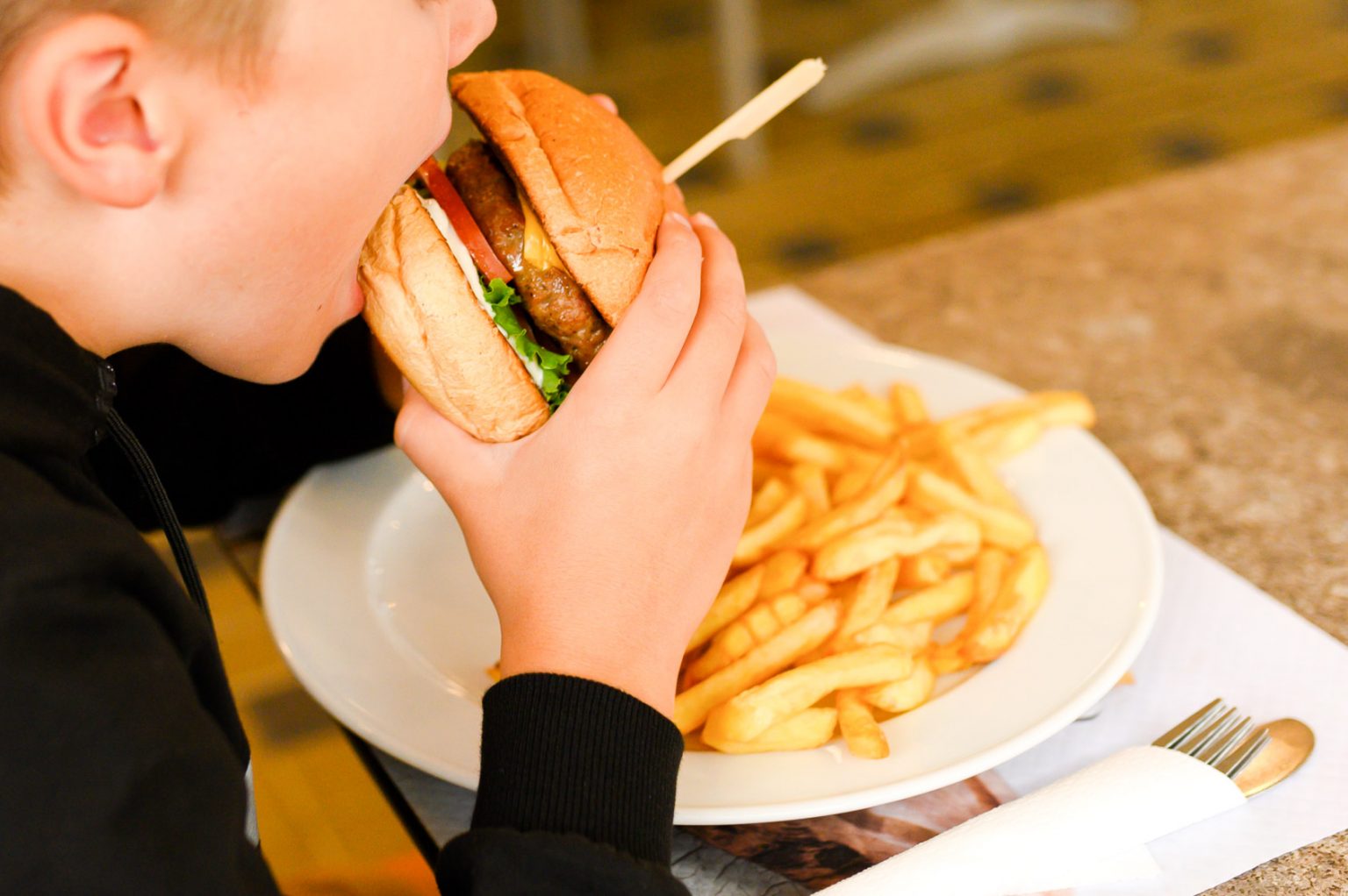 Obesidade atinge mais de milhões de crianças e adolescentes no Brasil