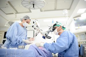 Em 2021, o Serviço de Otorrino realizou 20 procedimentos de implante coclear e 3.552 consultas ambulatoriais 