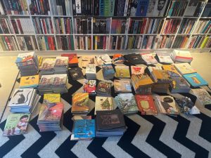 Doação do jornal literário Rascunho amplia acervo da Biblioteca Pequeno Príncipe